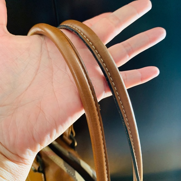 Authentic Burberry Tote - Picture 3 of 14